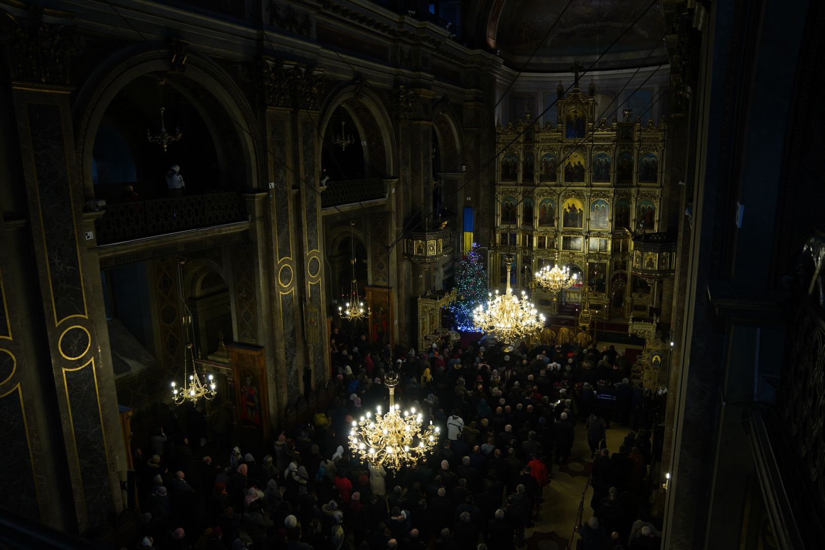 Praznicul Nașterii Domnului la Catedrala Mitropolitană – IPS Teofan: „Taina Betleemului nu este altceva decât iubirea lui Dumnezeu”