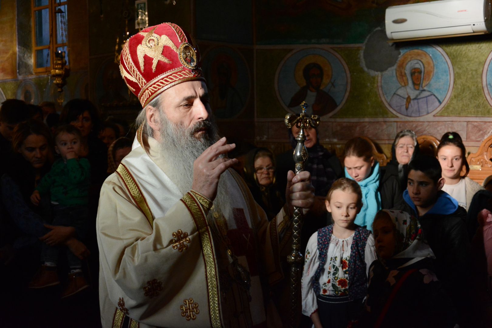 Slujire arhierească la Parohia Bădeni – Iași