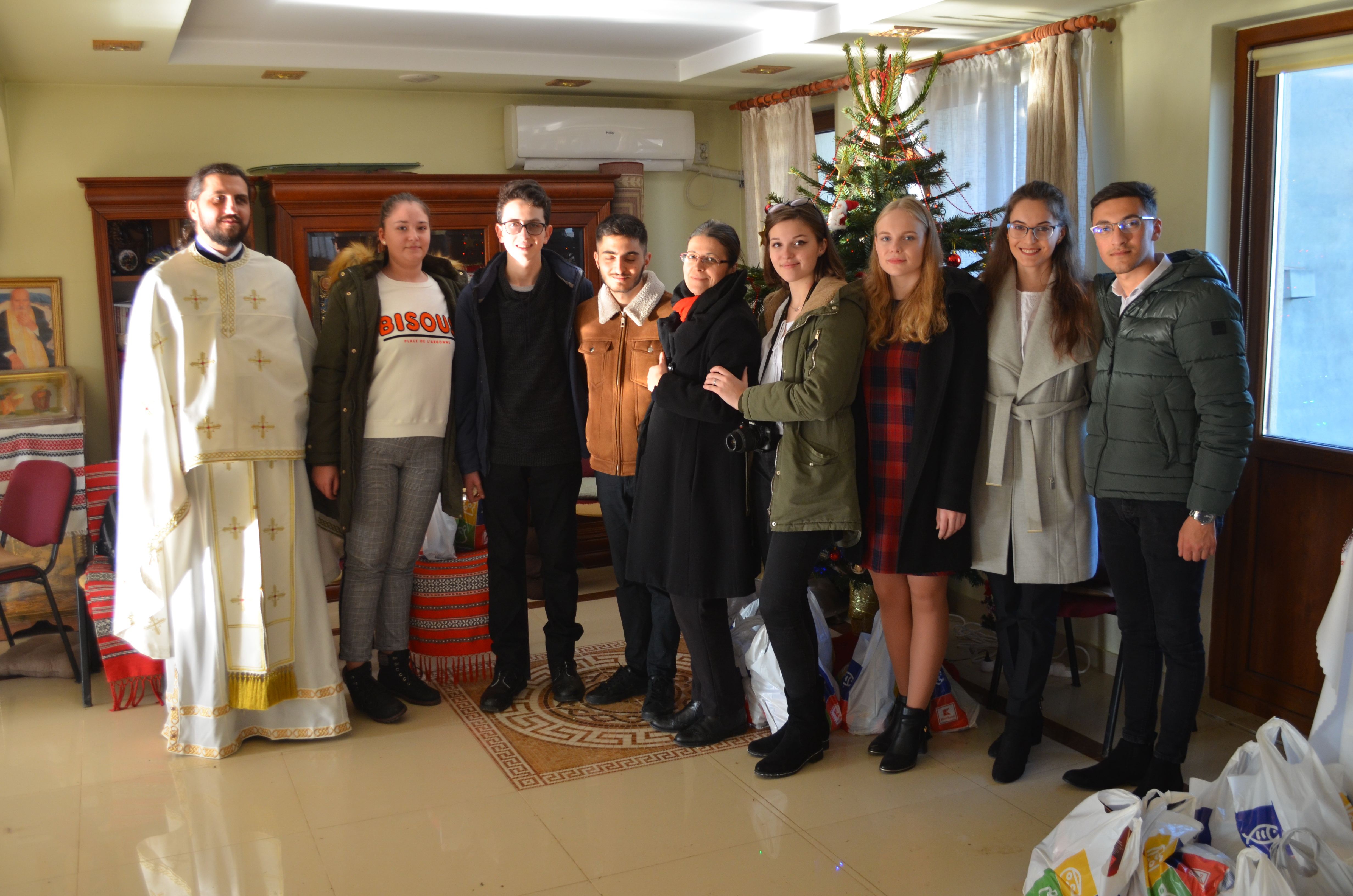 Viitorii învăţători ieşeni şi-au asumat lecţia iubirii aproapelui