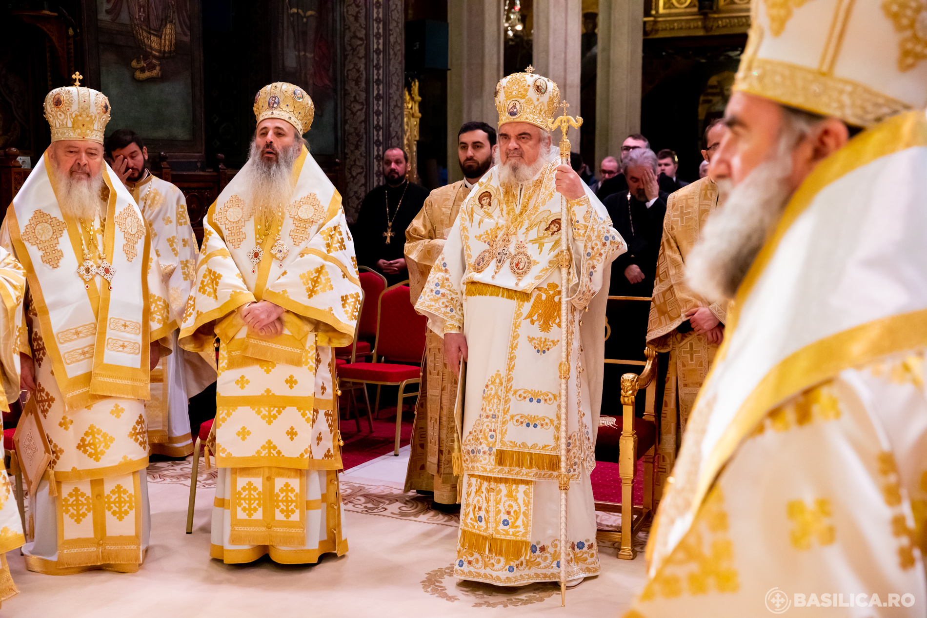 Părintele Patriarh Daniel, felicitat de Sfântul Sinod. Mitropolitul Andrei: „Patriarh puternic pentru vremuri dificile”