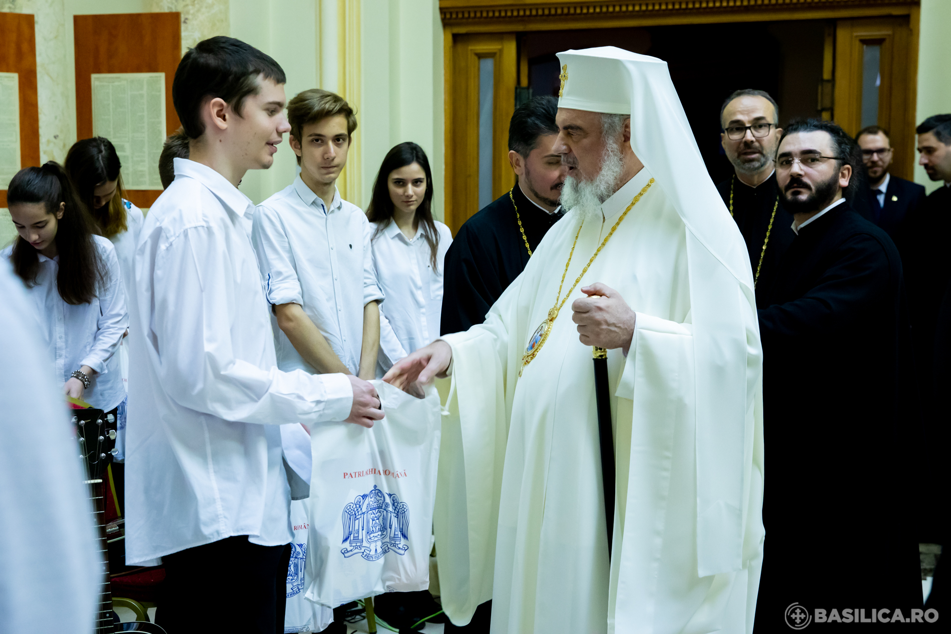 Părintele Patriarh Daniel, felicitat de Sfântul Sinod. Mitropolitul Andrei: „Patriarh puternic pentru vremuri dificile”