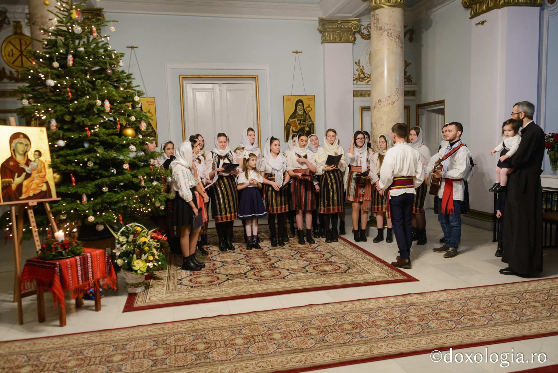 Parohia Celenița – Colindători la Reședința Mitropolitană 2019