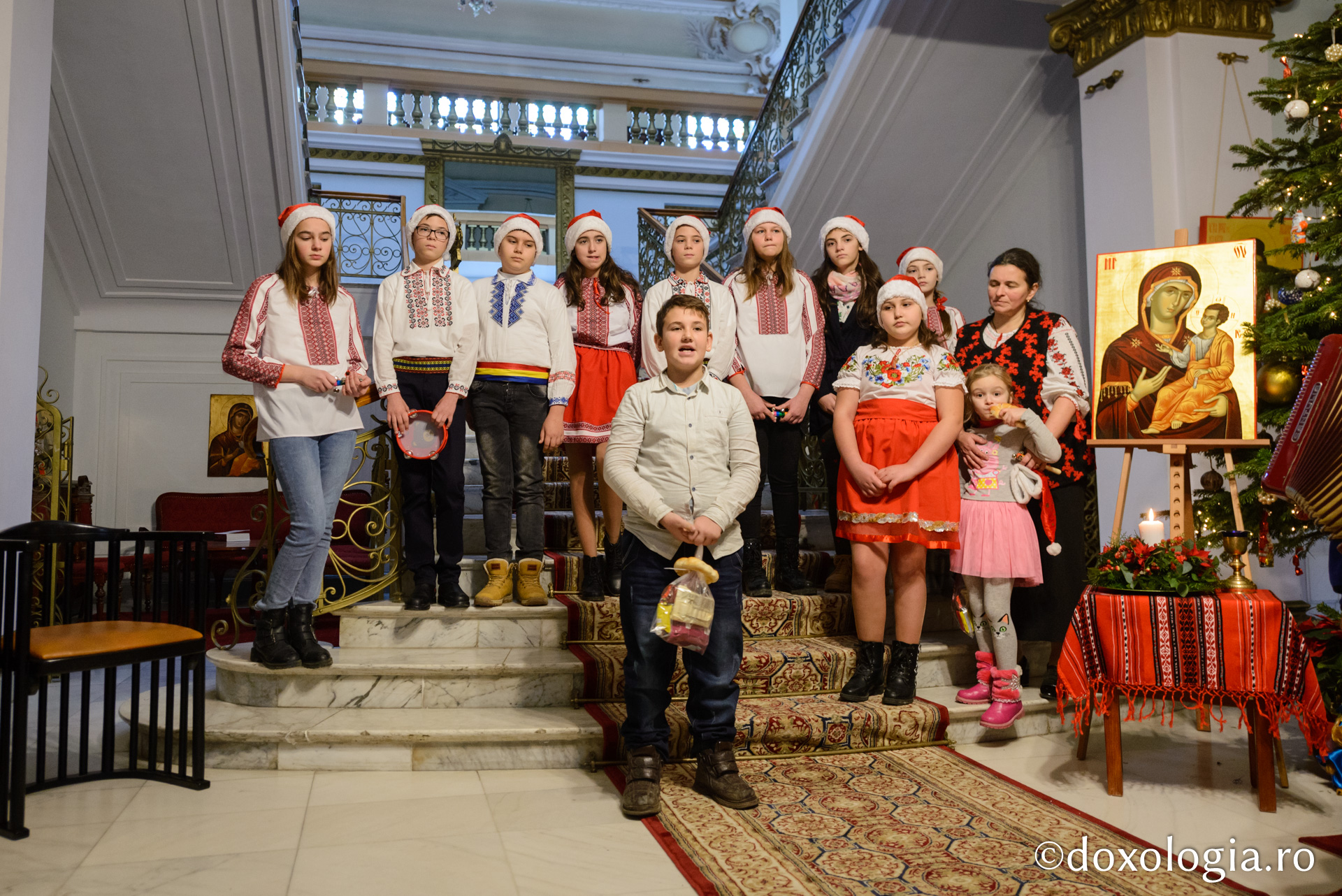 Parohia Coropceni – Colindători la Reședința Mitropolitană 2019