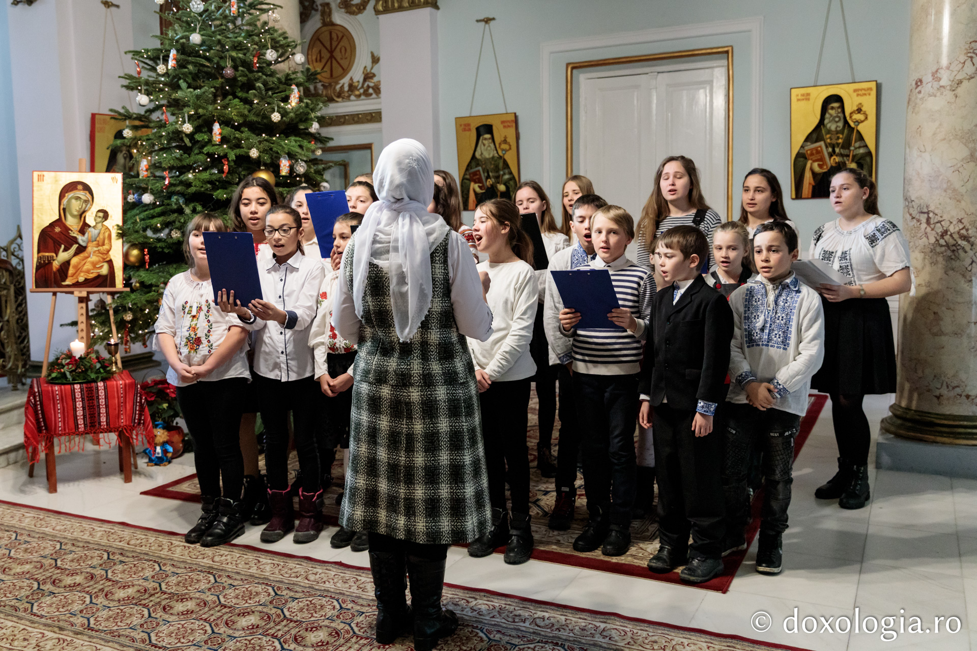 Parohia Drăghești din Vaslui – Colindători la Reședința Mitropolitană 2019