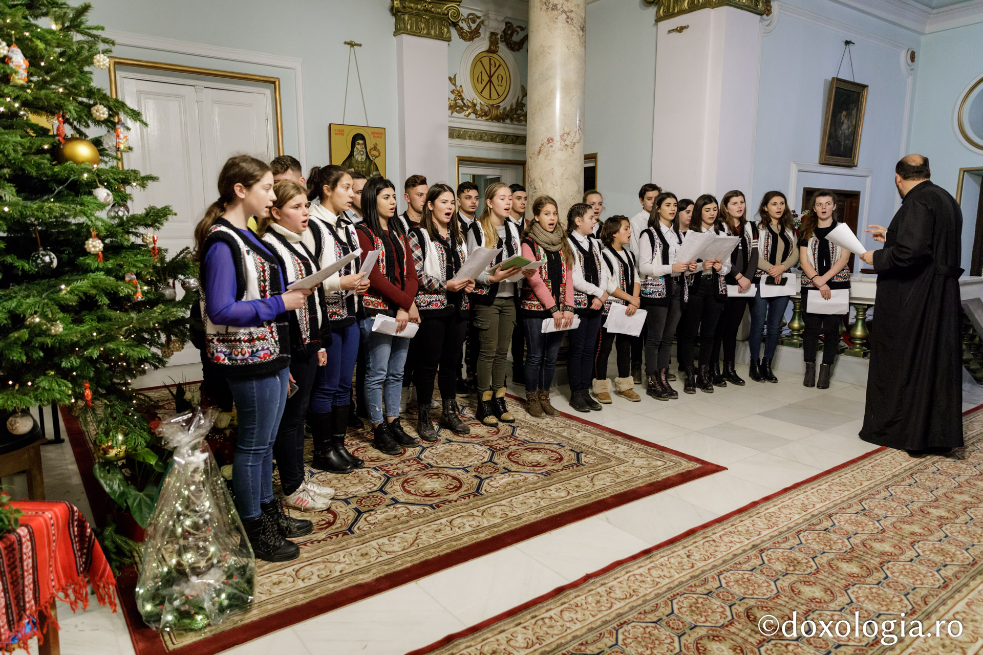 Parohia Tungujei – Colindători la Reședința Mitropolitană 2019