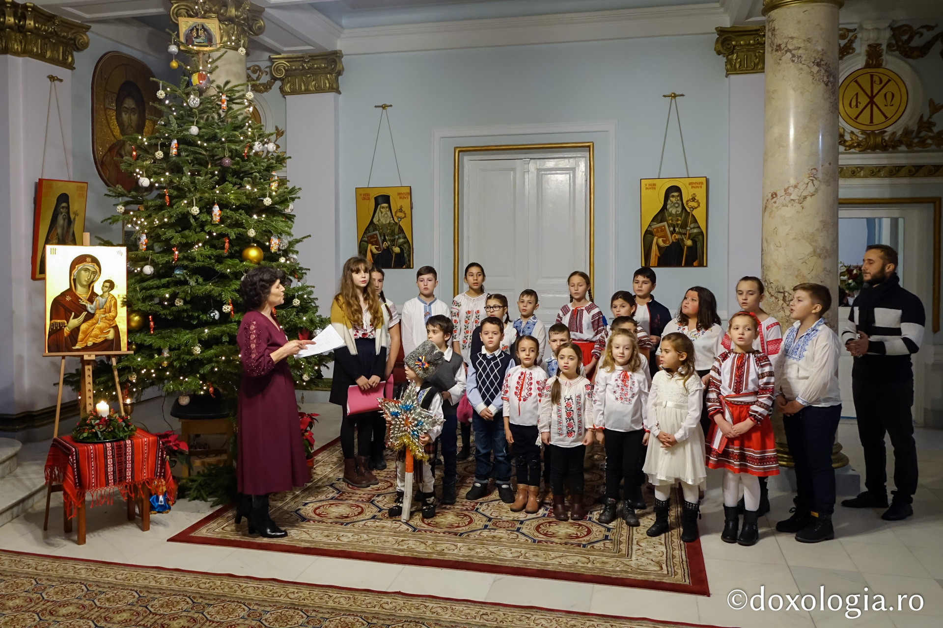 Parohia Voinești – Colindători la Reședința Mitropolitană 2019
