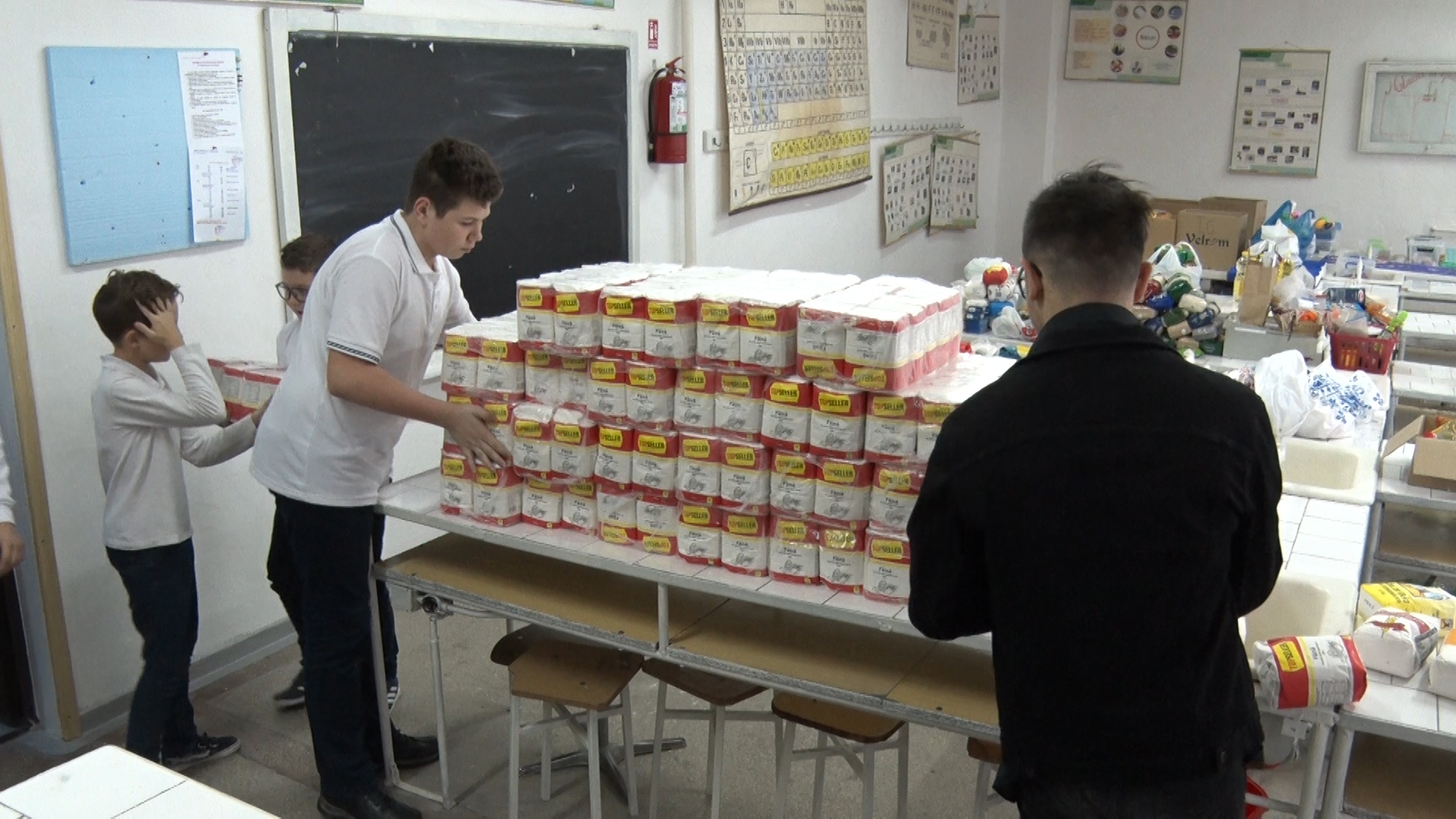 (Video) „Bucurie în familie – pizza pentru fapte bune” în școlile din Iași