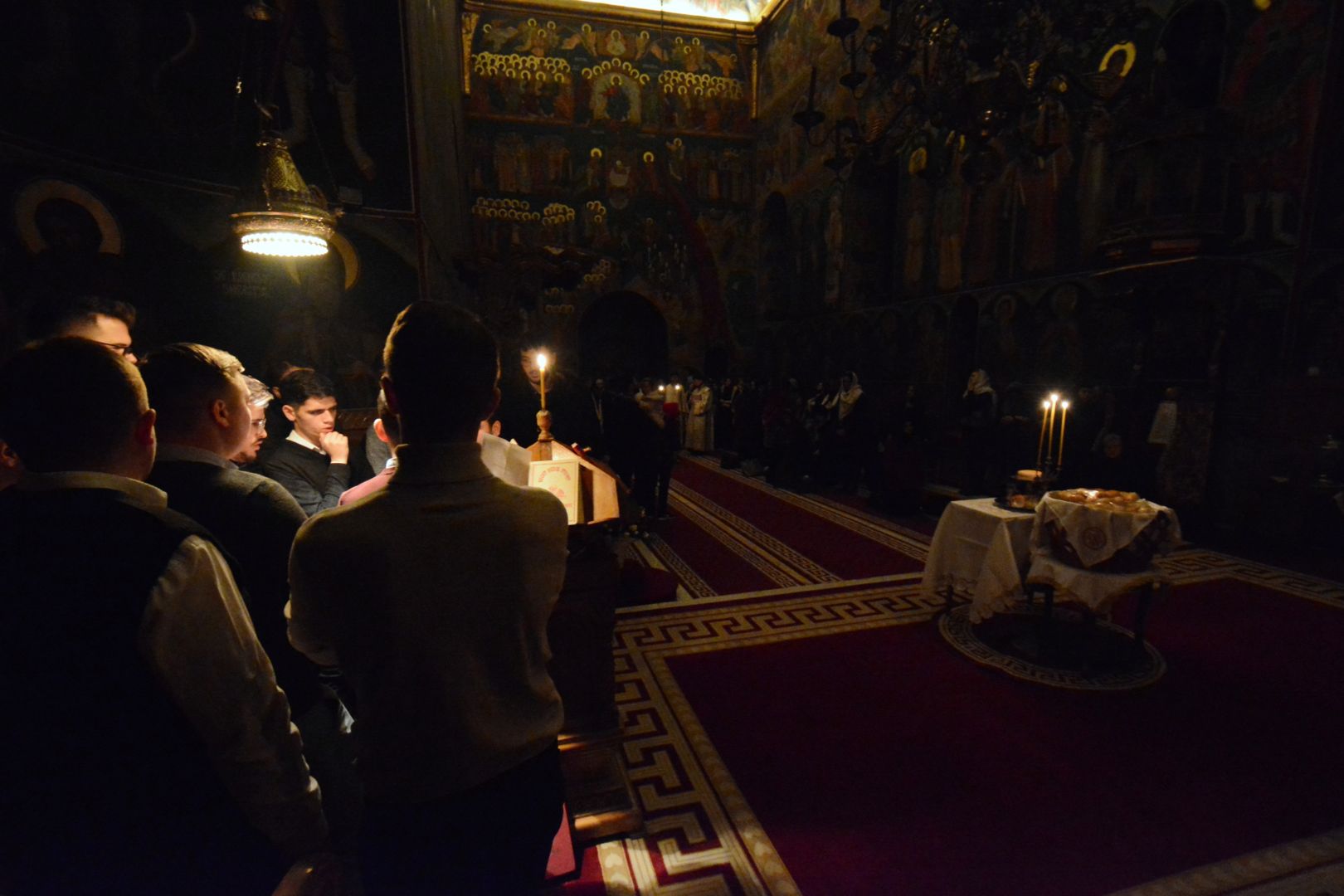 Slujbă de toată noaptea pentru membrii Colegiului „Sfântul Nicolae”