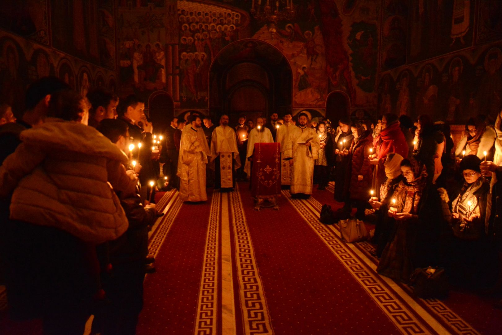 Slujbă de toată noaptea pentru membrii Colegiului „Sfântul Nicolae”