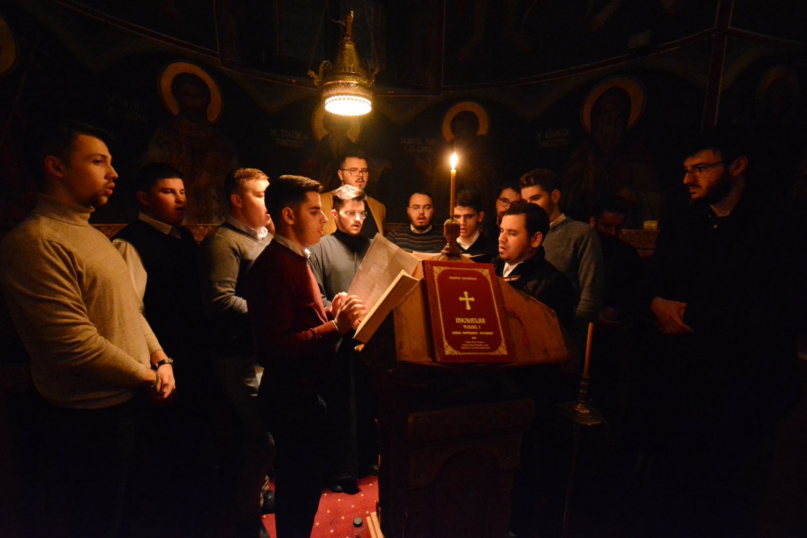 Slujbă de toată noaptea pentru membrii Colegiului „Sfântul Nicolae”