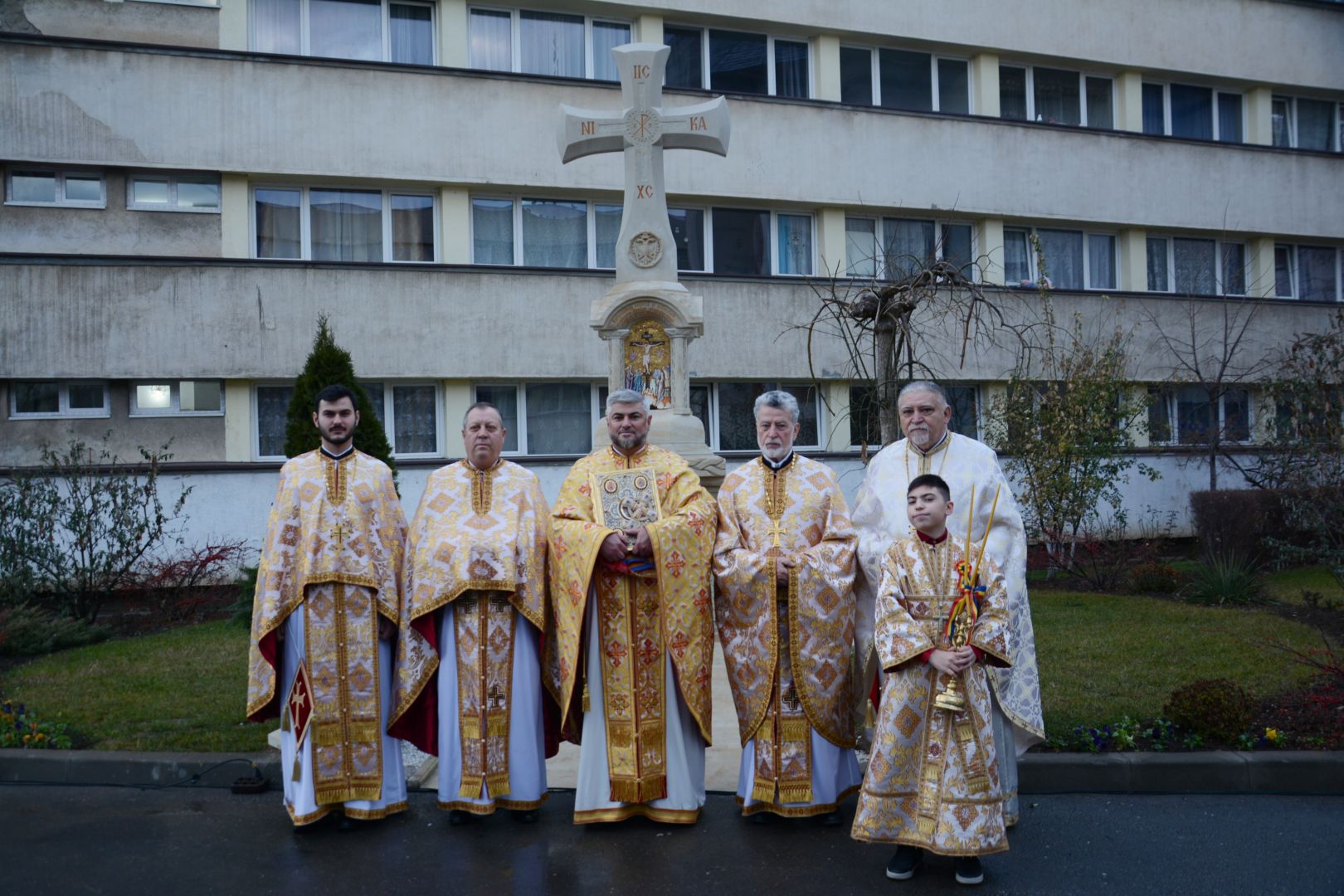 Slujbă arhierească și sfințire de cruce la Biserica studenților din „Tudor Vladimirescu”