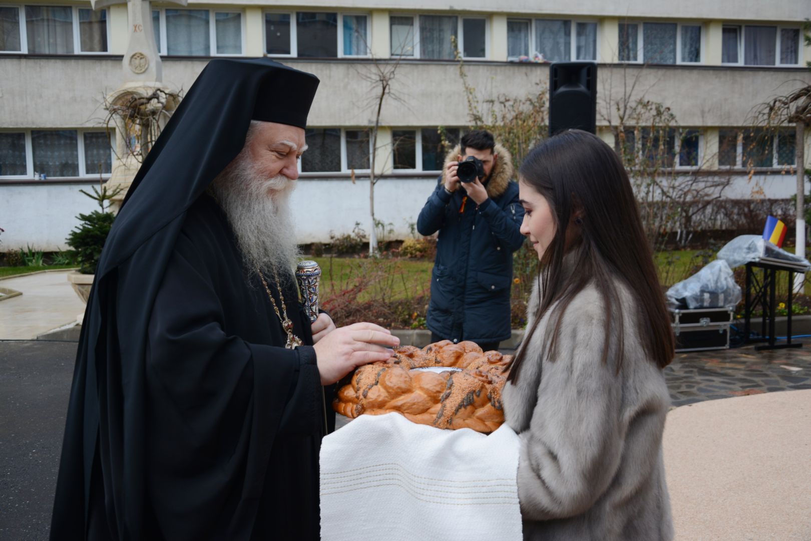 Slujbă arhierească și sfințire de cruce la Biserica studenților din „Tudor Vladimirescu”