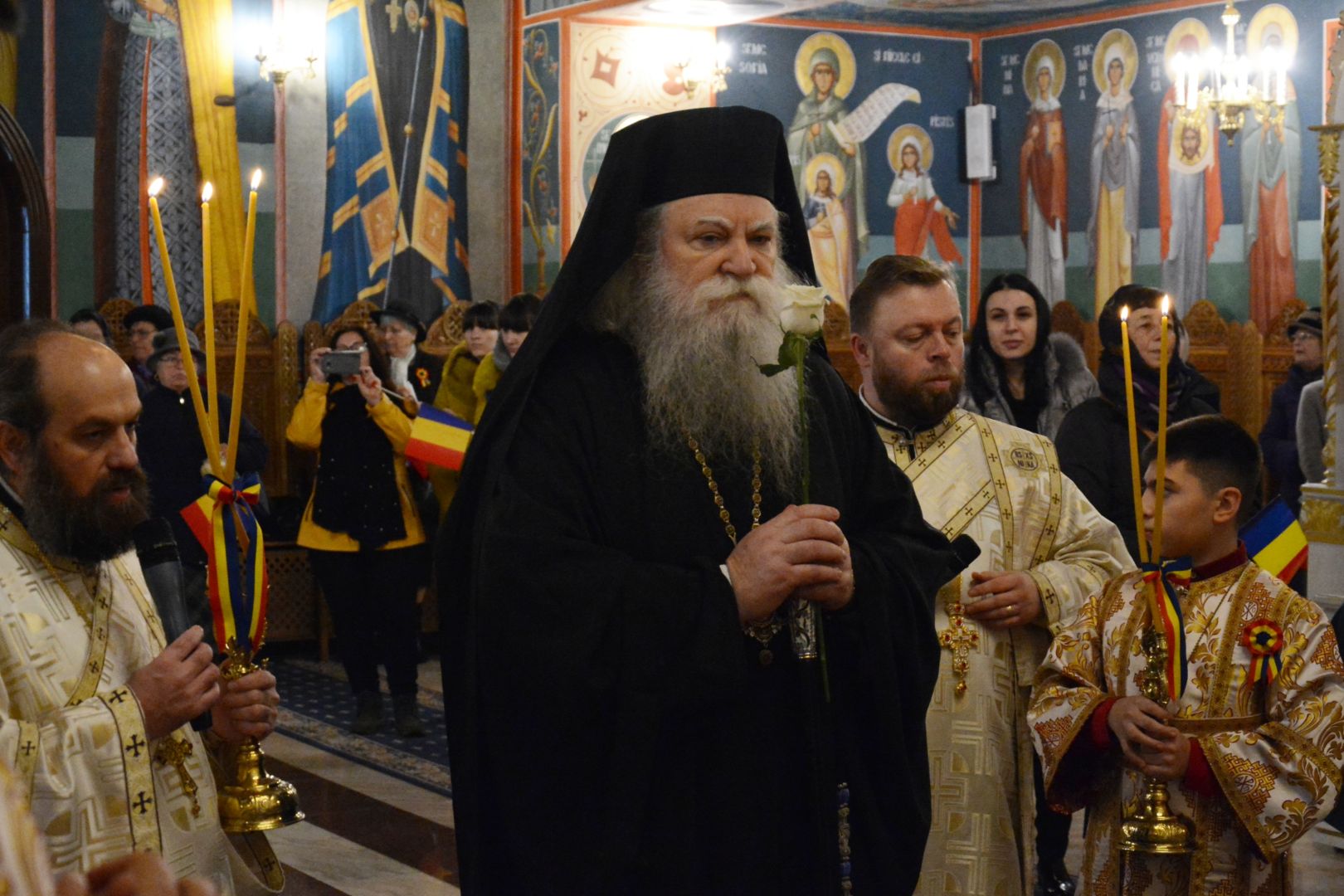 Slujbă arhierească și sfințire de cruce la Biserica studenților din „Tudor Vladimirescu”