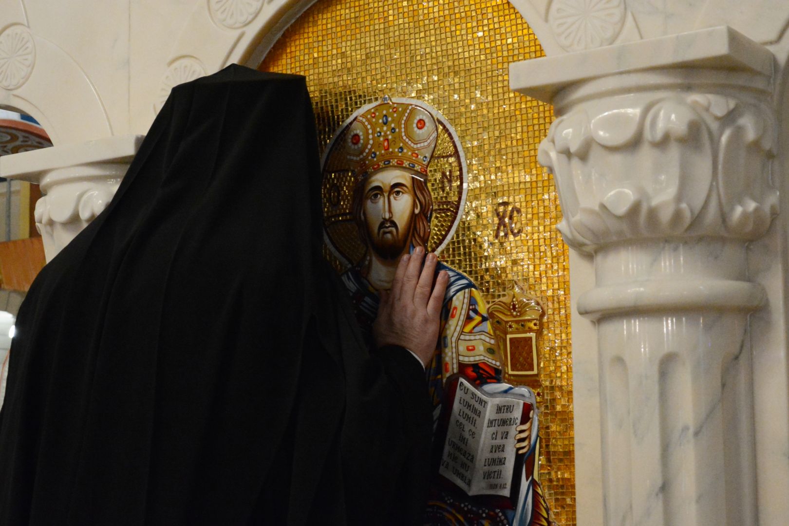 Slujbă arhierească și sfințire de cruce la Biserica studenților din „Tudor Vladimirescu”