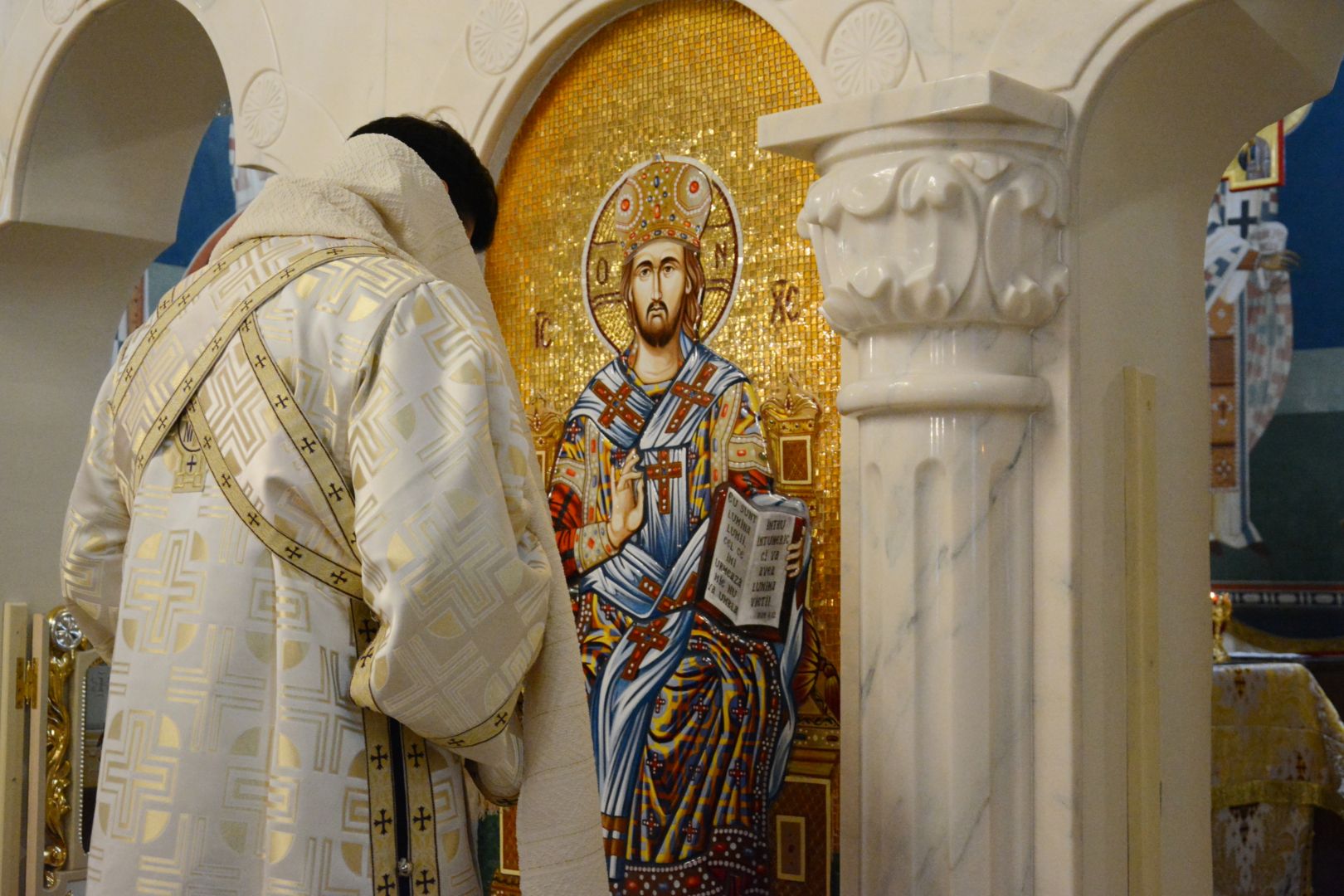 Slujbă arhierească și sfințire de cruce la Biserica studenților din „Tudor Vladimirescu”