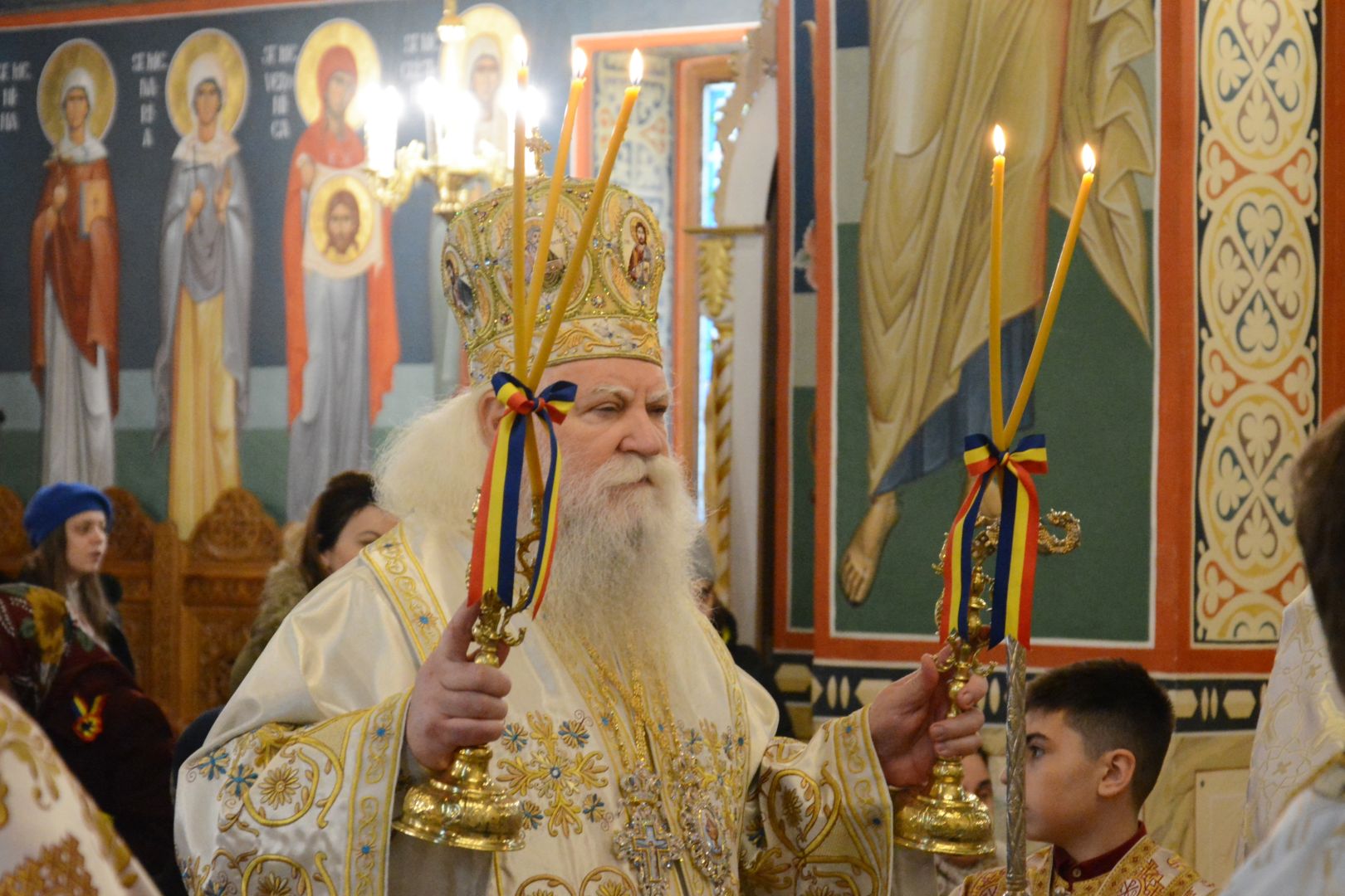 Slujbă arhierească și sfințire de cruce la Biserica studenților din „Tudor Vladimirescu”