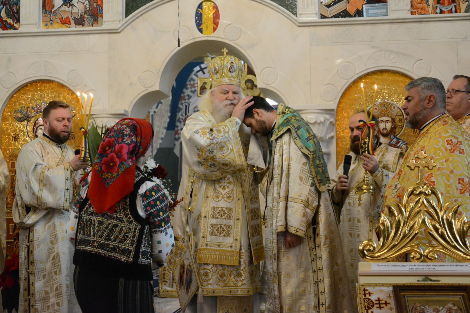 Slujbă arhierească și sfințire de cruce la Biserica studenților din „Tudor Vladimirescu”