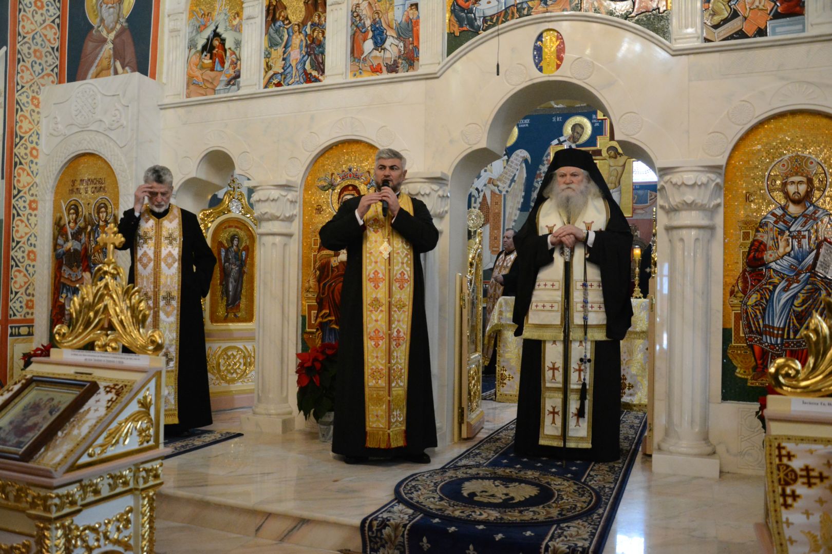 Slujbă arhierească și sfințire de cruce la Biserica studenților din „Tudor Vladimirescu”