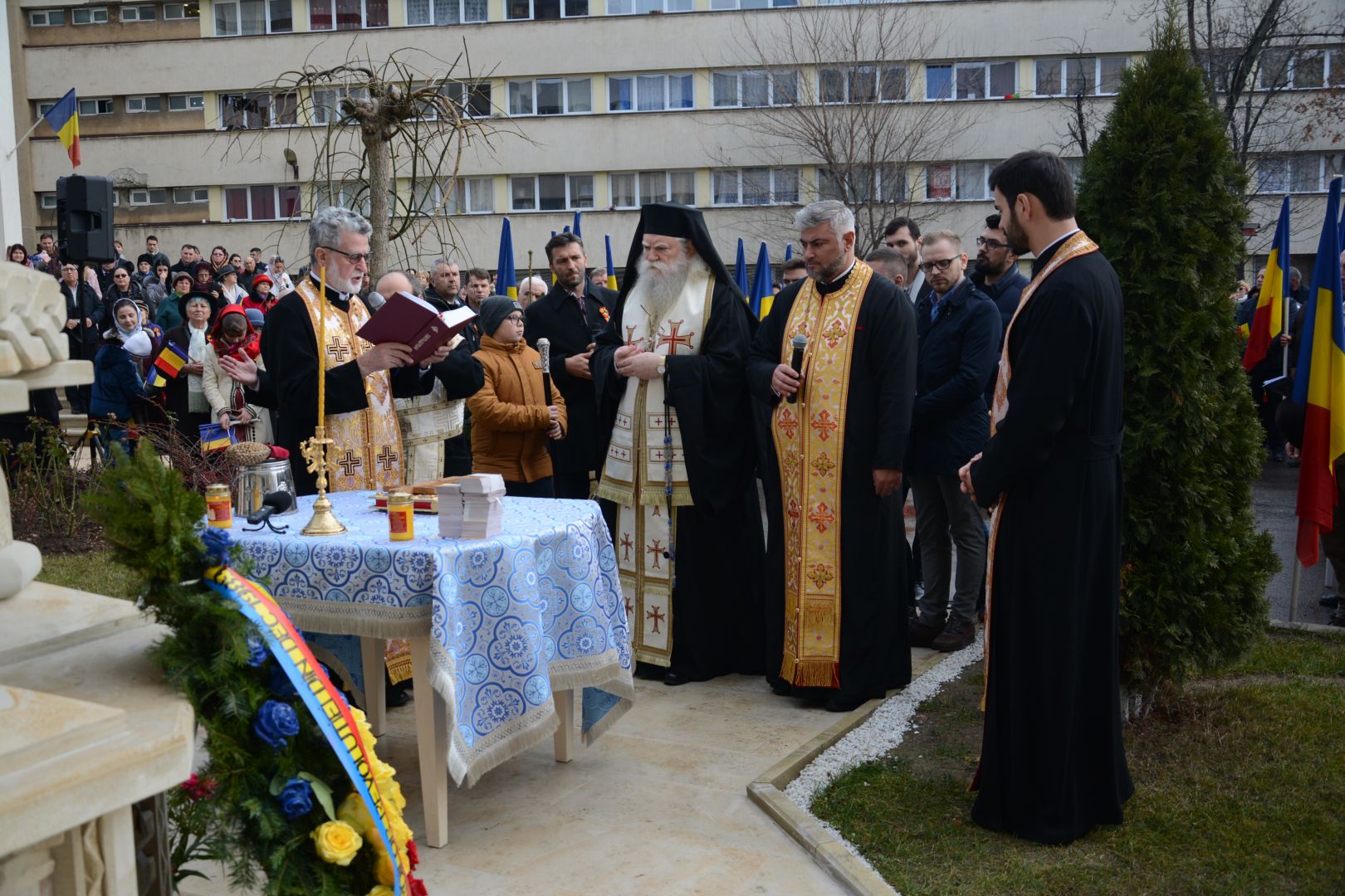Slujbă arhierească și sfințire de cruce la Biserica studenților din „Tudor Vladimirescu”