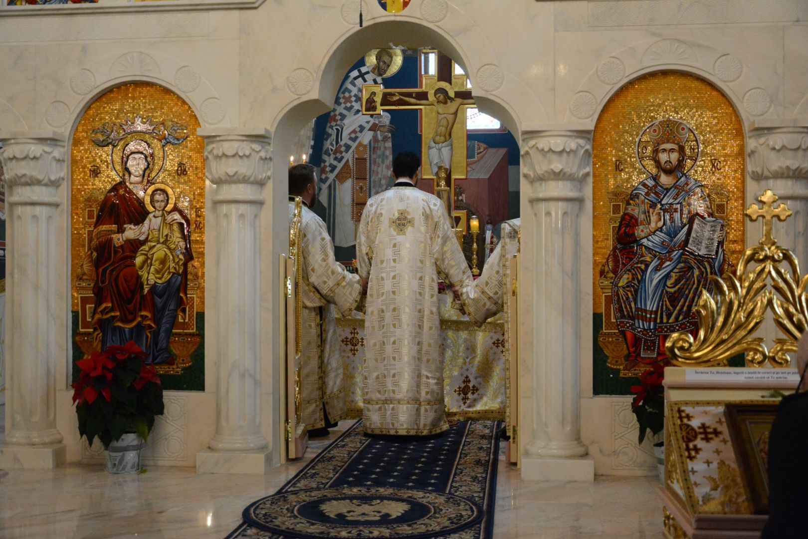 Slujbă arhierească și sfințire de cruce la Biserica studenților din „Tudor Vladimirescu”