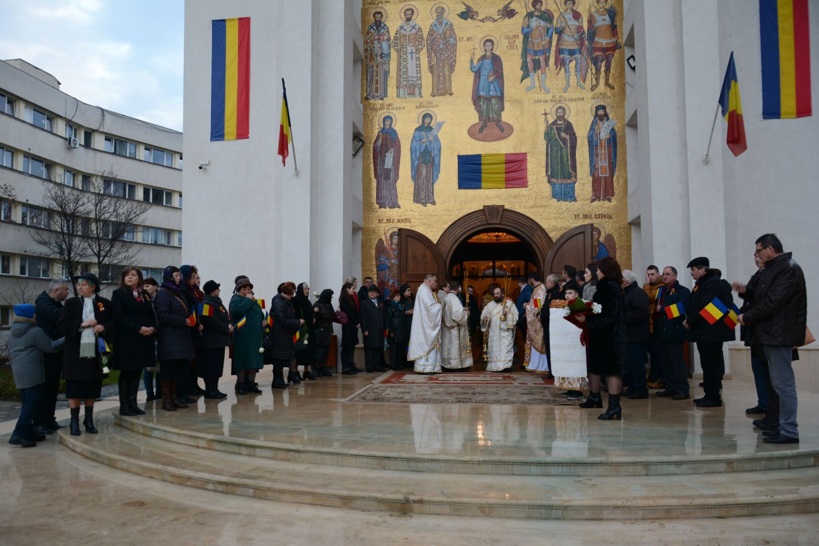 Slujbă arhierească și sfințire de cruce la Biserica studenților din „Tudor Vladimirescu”