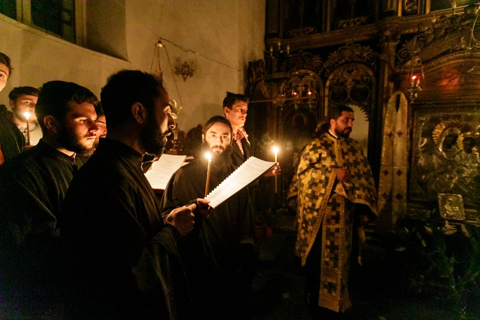 foto: pr. Silviu Cluci Priveghere în cinstea Sfântului Porfirie Kavsokalivitul la Biserica „Metocul Maicilor” din Iași