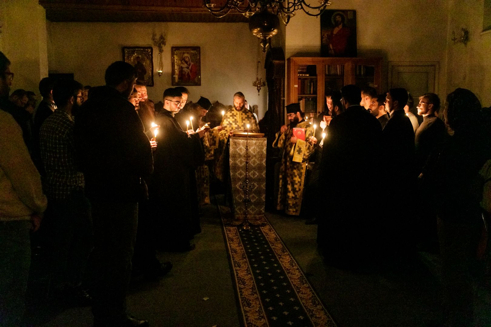 foto: pr. Silviu Cluci Priveghere în cinstea Sfântului Porfirie Kavsokalivitul la Biserica „Metocul Maicilor” din Iași