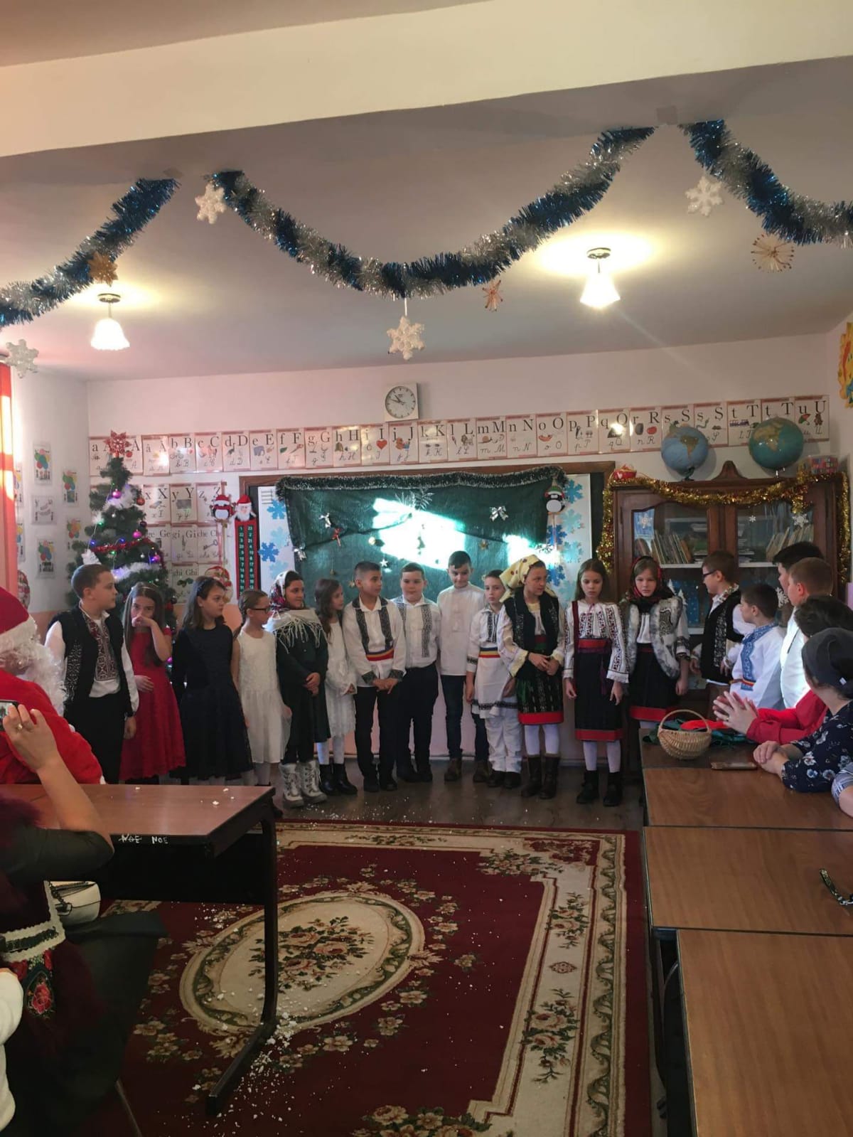 Crăciunul serbat ca odinioară de elevii claselor primare de la Liceul Tehnologic „Ion Nistor” - Vicovu de Sus