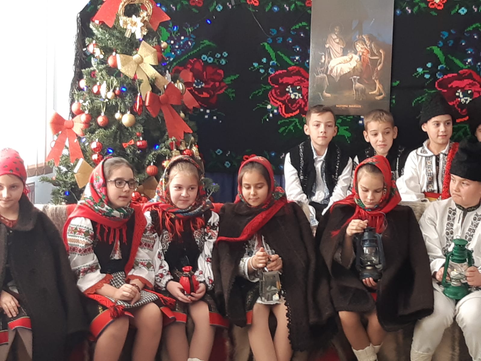 Crăciunul serbat ca odinioară de elevii claselor primare de la Liceul Tehnologic „Ion Nistor” - Vicovu de Sus