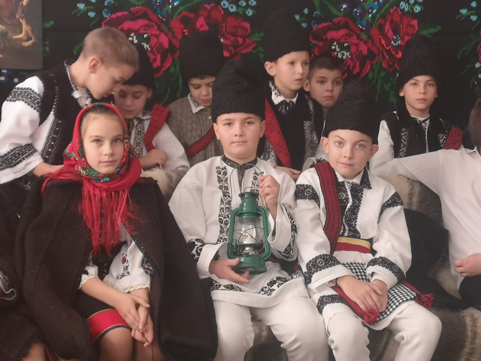 Crăciunul serbat ca odinioară de elevii claselor primare de la Liceul Tehnologic „Ion Nistor” - Vicovu de Sus