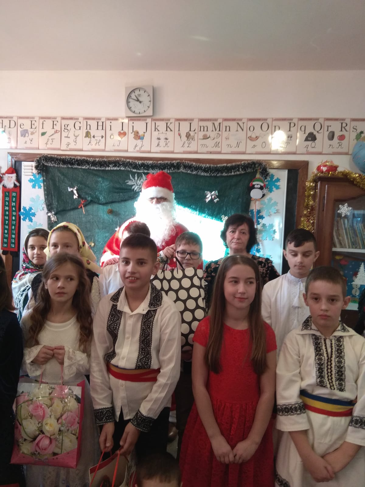 Crăciunul serbat ca odinioară de elevii claselor primare de la Liceul Tehnologic „Ion Nistor” - Vicovu de Sus