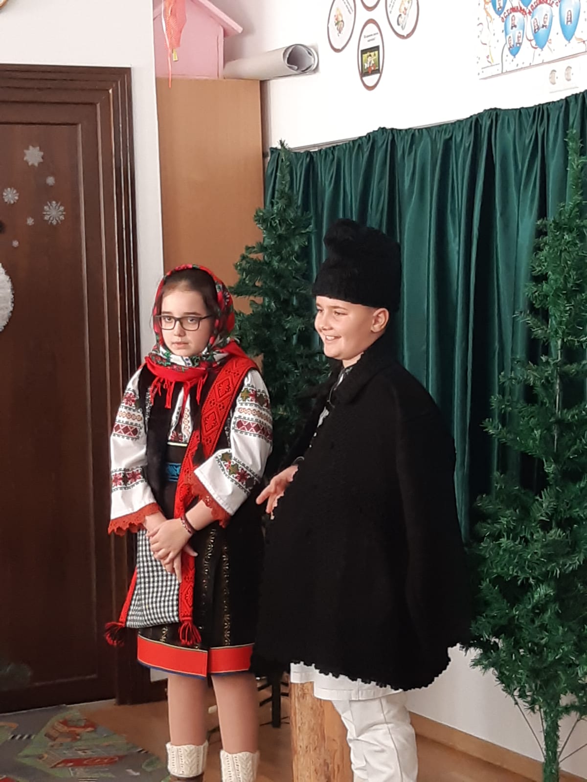 Crăciunul serbat ca odinioară de elevii claselor primare de la Liceul Tehnologic „Ion Nistor” - Vicovu de Sus