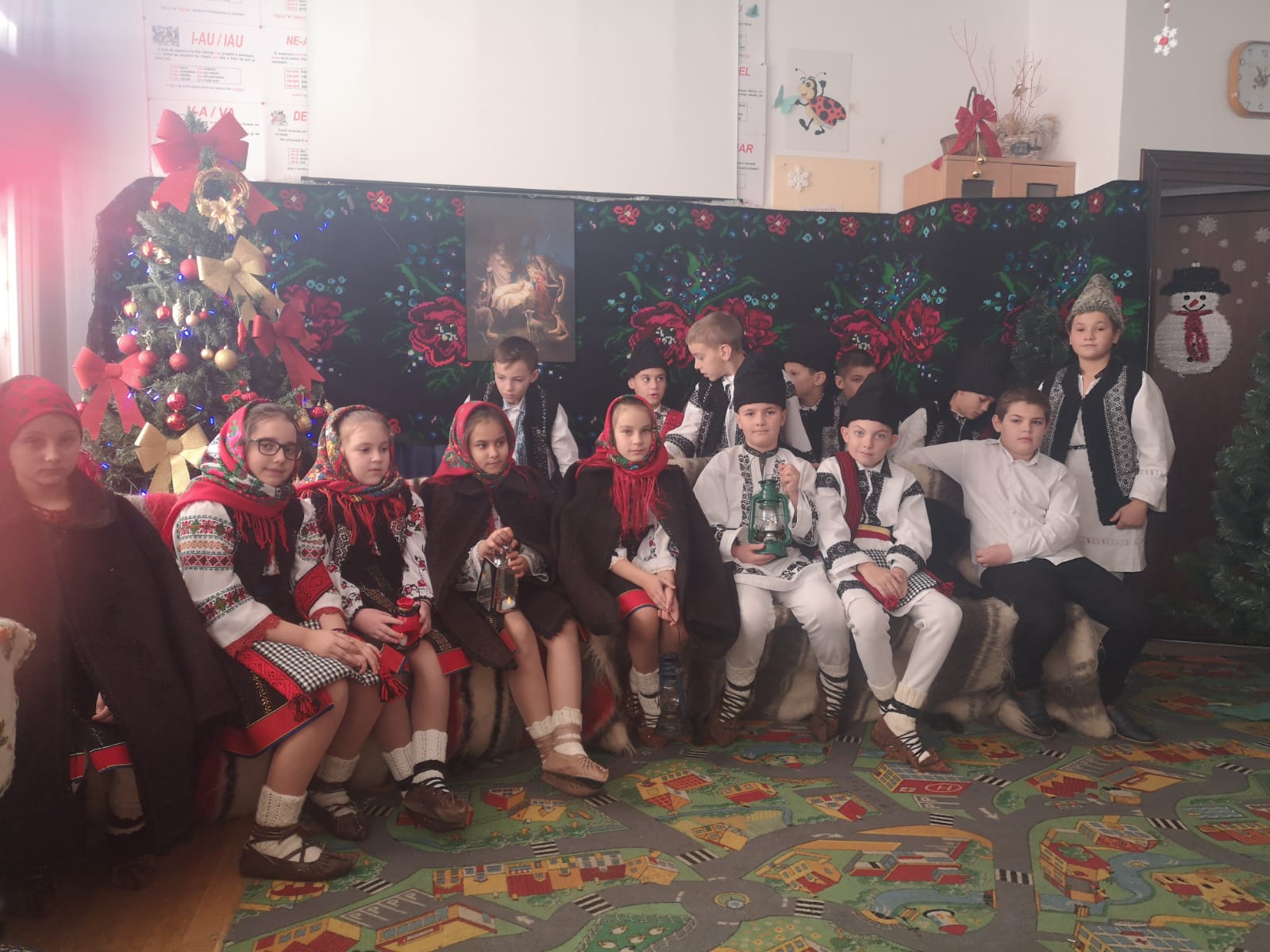 Crăciunul serbat ca odinioară de elevii claselor primare de la Liceul Tehnologic „Ion Nistor” - Vicovu de Sus