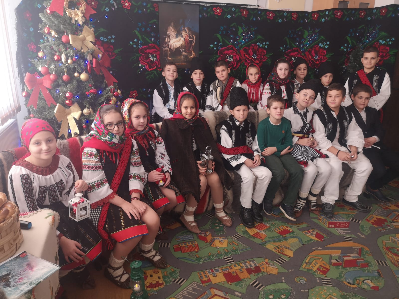 Crăciunul serbat ca odinioară de elevii claselor primare de la Liceul Tehnologic „Ion Nistor” - Vicovu de Sus
