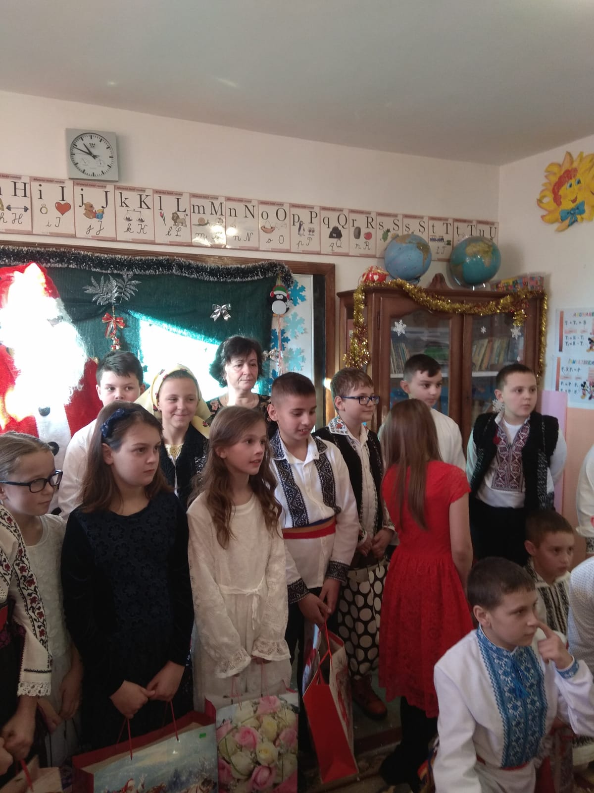 Crăciunul serbat ca odinioară de elevii claselor primare de la Liceul Tehnologic „Ion Nistor” - Vicovu de Sus