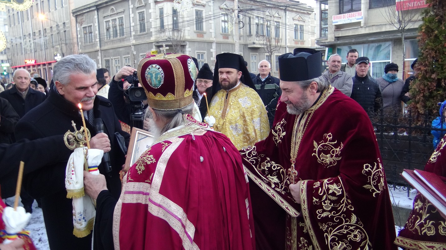 Două slujiri arhierești și manifestări culturale deosebite, la hramul Bisericii „Sfântul Ierarh Nicolae” din Câmpulung Moldovenesc