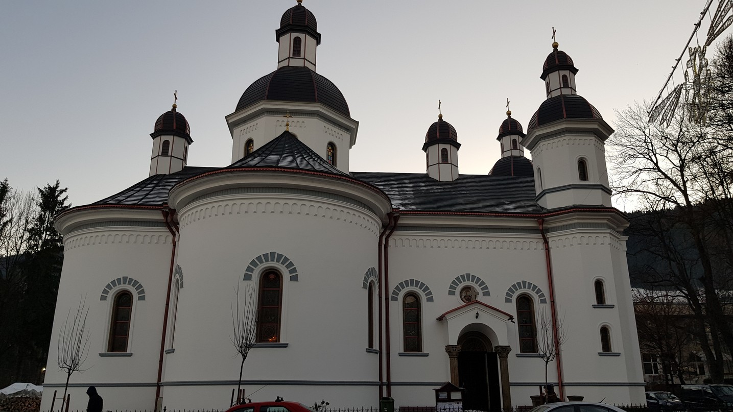 Două slujiri arhierești și manifestări culturale deosebite, la hramul Bisericii „Sfântul Ierarh Nicolae” din Câmpulung Moldovenesc