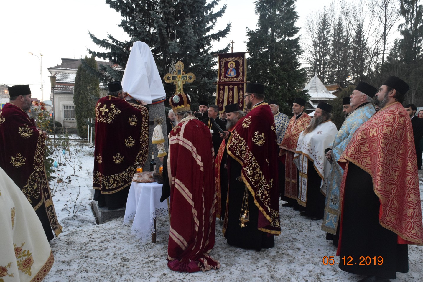 Două slujiri arhierești și manifestări culturale deosebite, la hramul Bisericii „Sfântul Ierarh Nicolae” din Câmpulung Moldovenesc