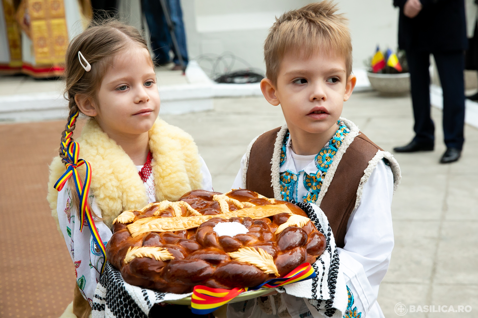 Părintele Patriarh Daniel a resfinţit Biserica „Sfântul Dumitru” – Poştă din centrul Capitalei