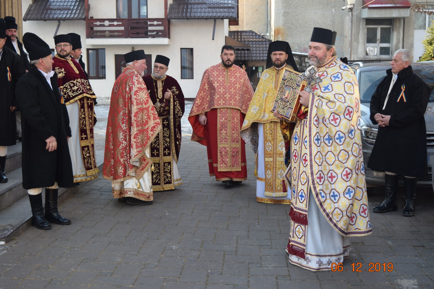 Două slujiri arhierești și manifestări culturale deosebite, la hramul Bisericii „Sfântul Ierarh Nicolae” din Câmpulung Moldovenesc