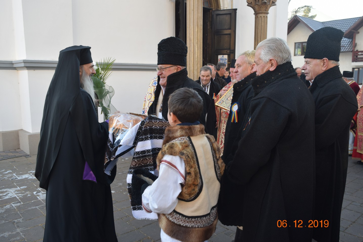 Două slujiri arhierești și manifestări culturale deosebite, la hramul Bisericii „Sfântul Ierarh Nicolae” din Câmpulung Moldovenesc