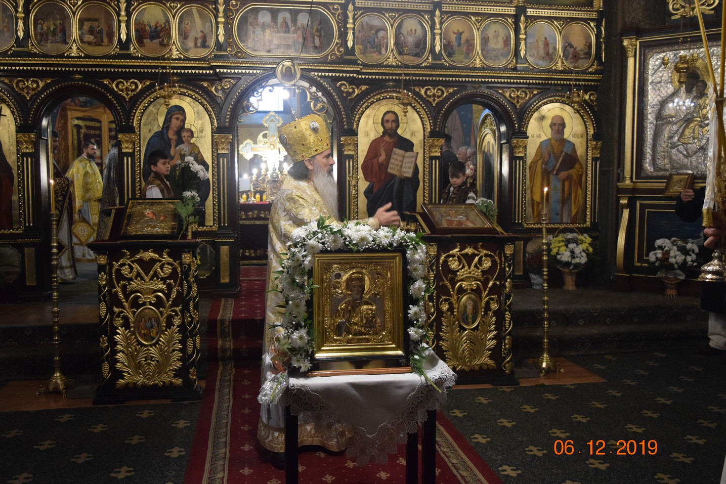 Două slujiri arhierești și manifestări culturale deosebite, la hramul Bisericii „Sfântul Ierarh Nicolae” din Câmpulung Moldovenesc