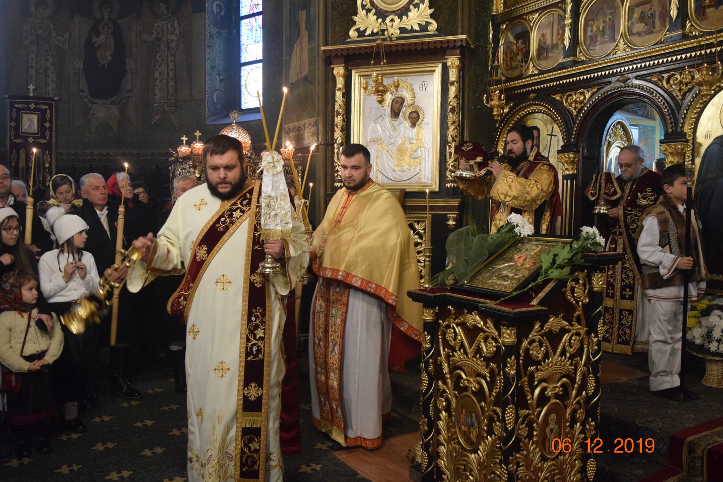 Două slujiri arhierești și manifestări culturale deosebite, la hramul Bisericii „Sfântul Ierarh Nicolae” din Câmpulung Moldovenesc