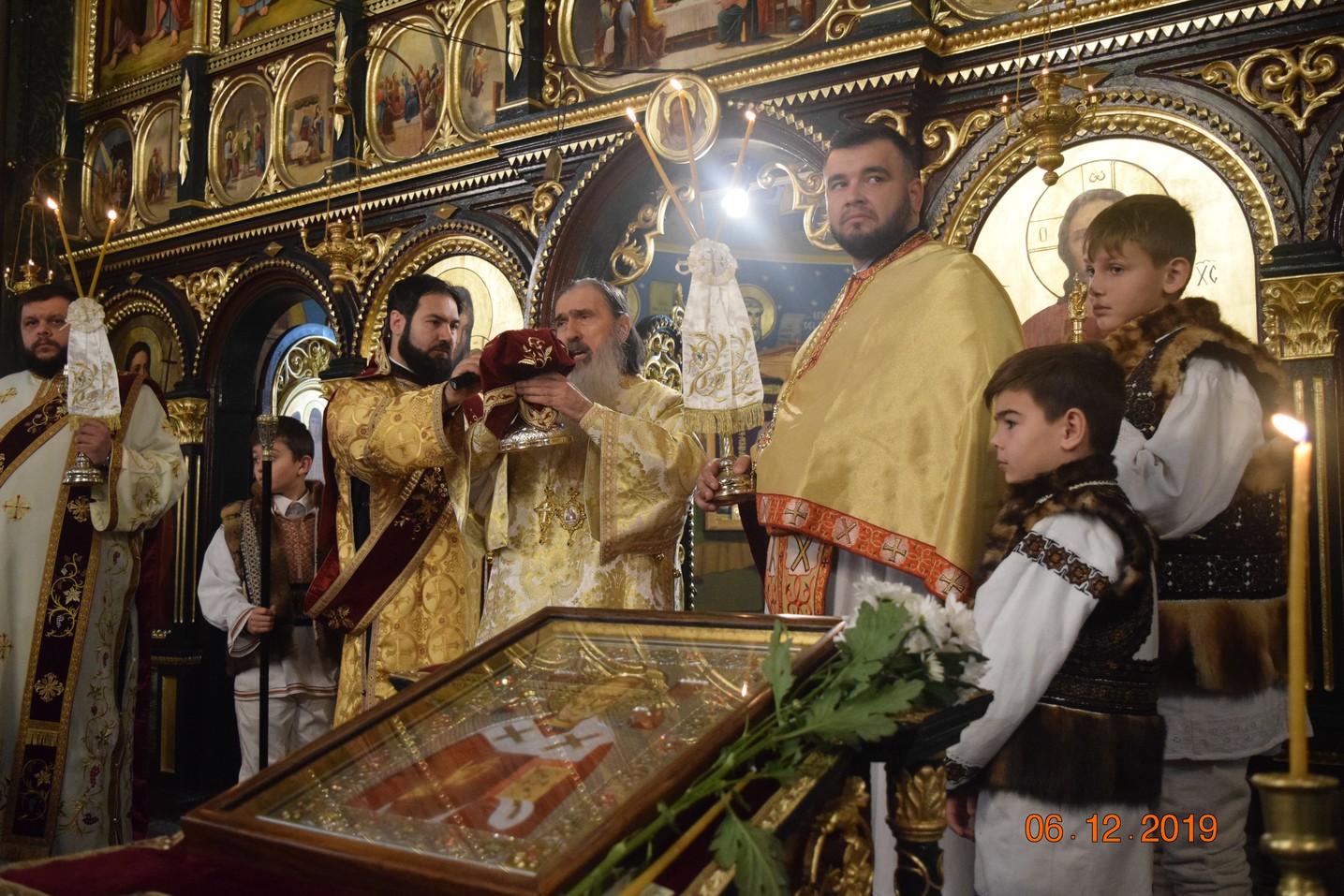 Două slujiri arhierești și manifestări culturale deosebite, la hramul Bisericii „Sfântul Ierarh Nicolae” din Câmpulung Moldovenesc