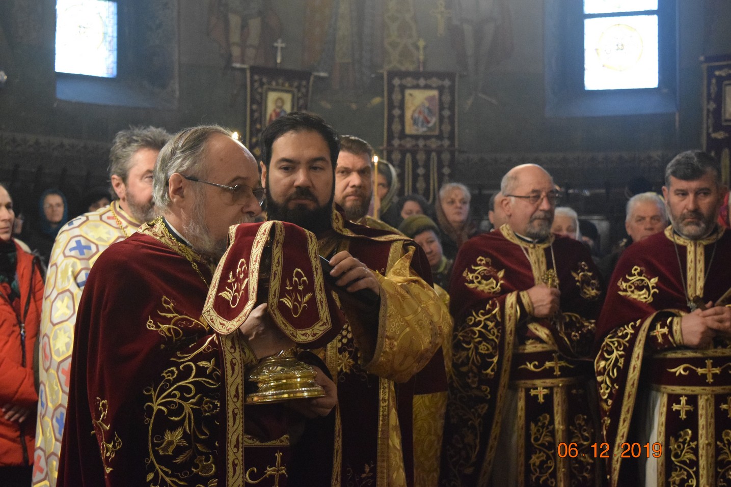 Două slujiri arhierești și manifestări culturale deosebite, la hramul Bisericii „Sfântul Ierarh Nicolae” din Câmpulung Moldovenesc