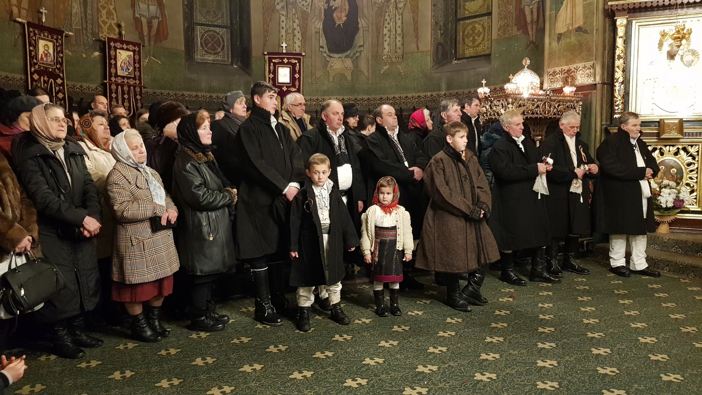 Două slujiri arhierești și manifestări culturale deosebite, la hramul Bisericii „Sfântul Ierarh Nicolae” din Câmpulung Moldovenesc