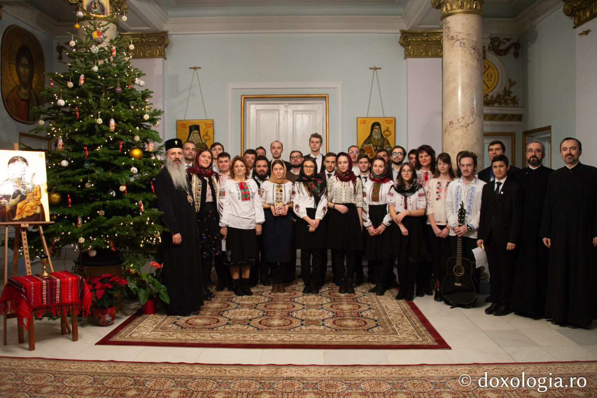 Studenți ai Facultății de Teologie Ortodoxă din Iași, anul II, Pastorală – Colindători la Reședința Mitropolitană 2019