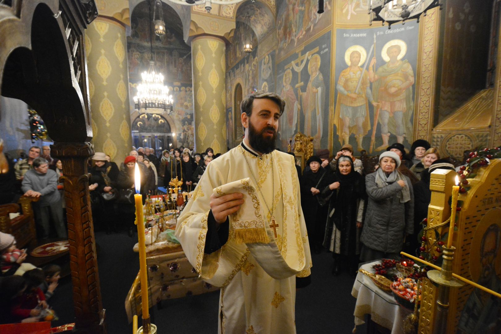 foto: Flavius Popa Sfântul Nicolae a fost cinstit la ceas de seară la Biserica „Sfântul Nicolae Domnesc” din Iași