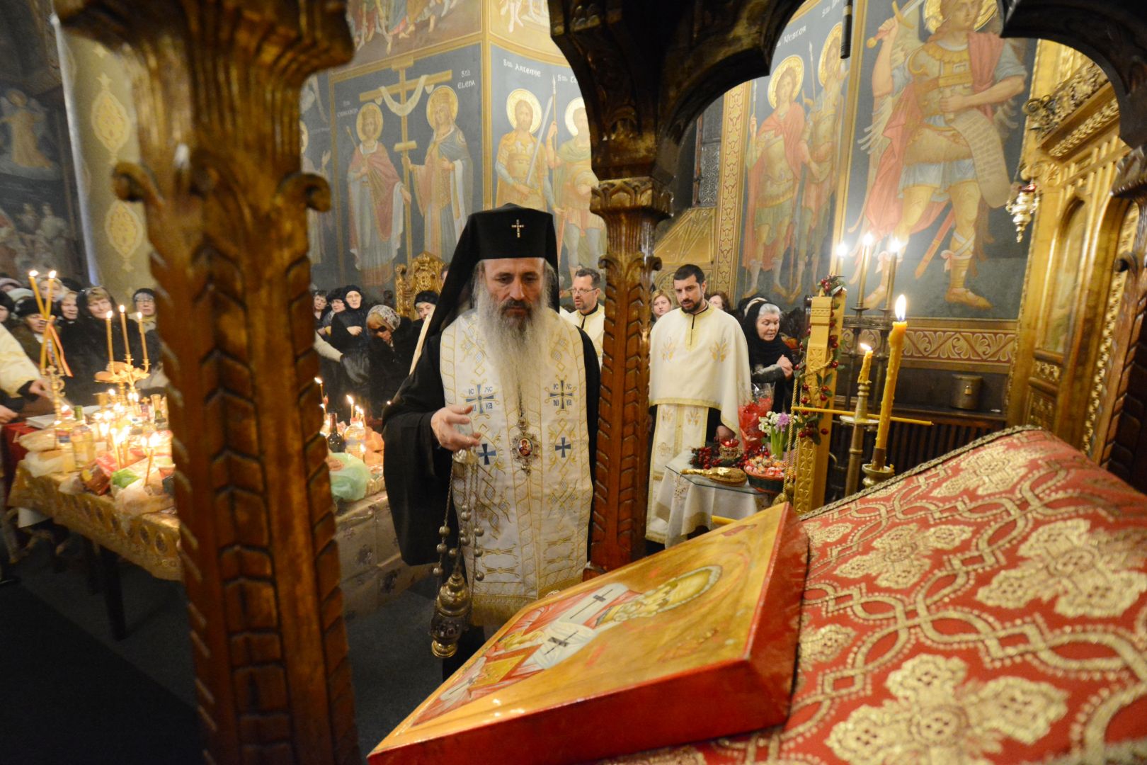 foto: Flavius Popa Sfântul Nicolae a fost cinstit la ceas de seară la Biserica „Sfântul Nicolae Domnesc” din Iași