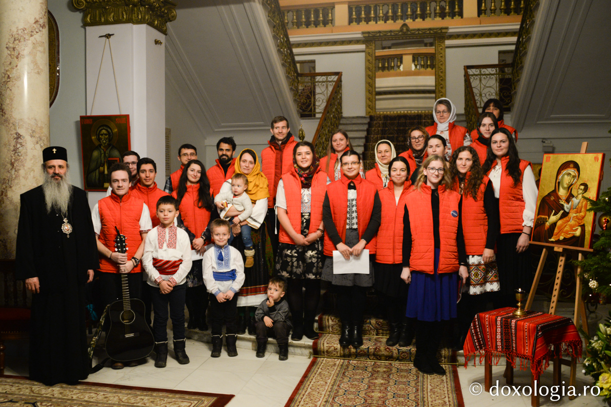 Voluntarii Sfintei Parascheva – Colindători la Reședința Mitropolitană 2019
